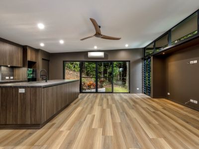 Builder Cairns